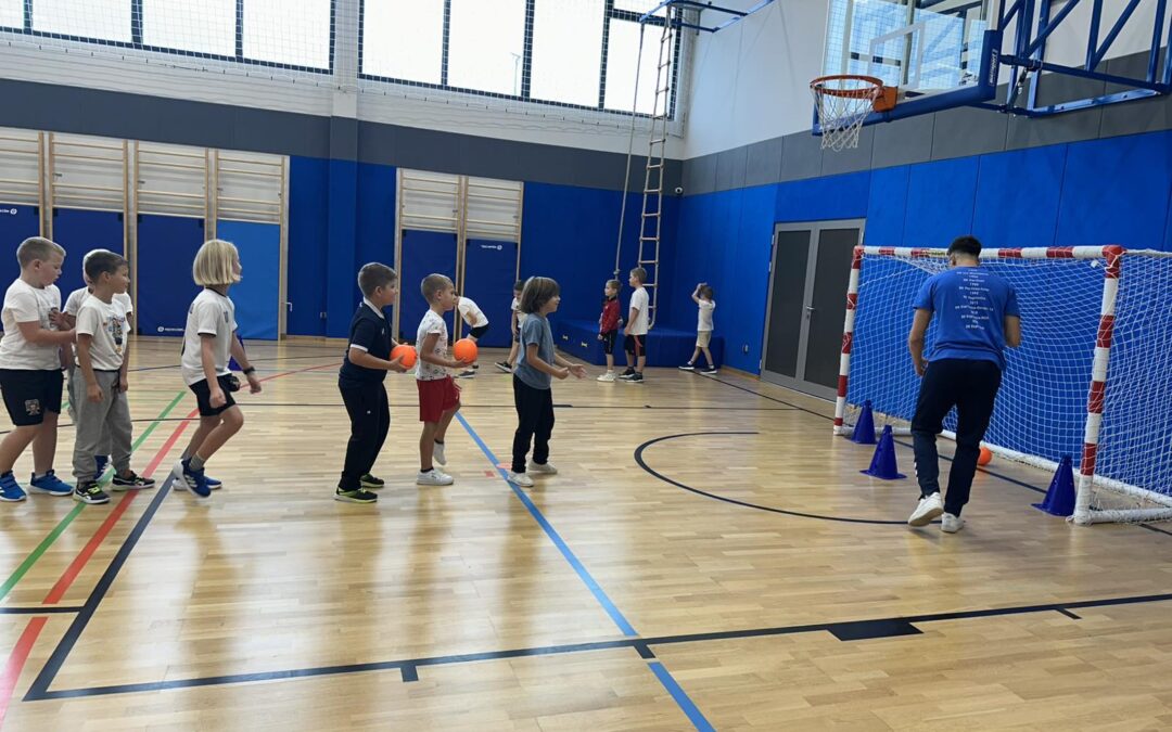 Prvašići se okušali u rukometu s profesionalcima